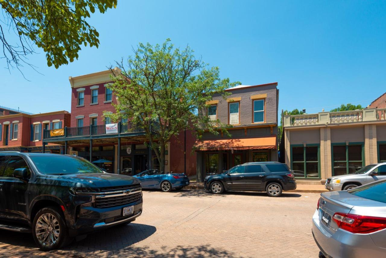 115 N Main Huge 2 Bedroom Unit On Main Street Saint Charles Extérieur photo